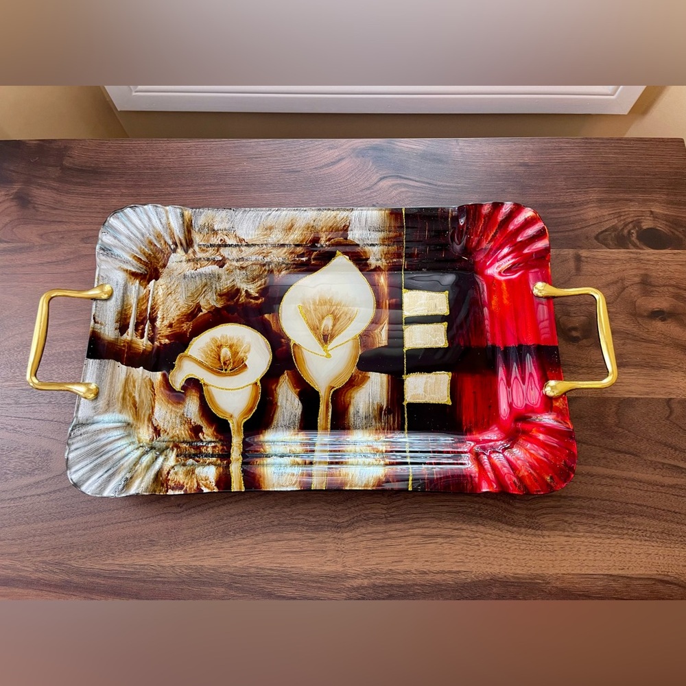 Excellent condition!  Beautiful Glass Serving Tray with Floral Design